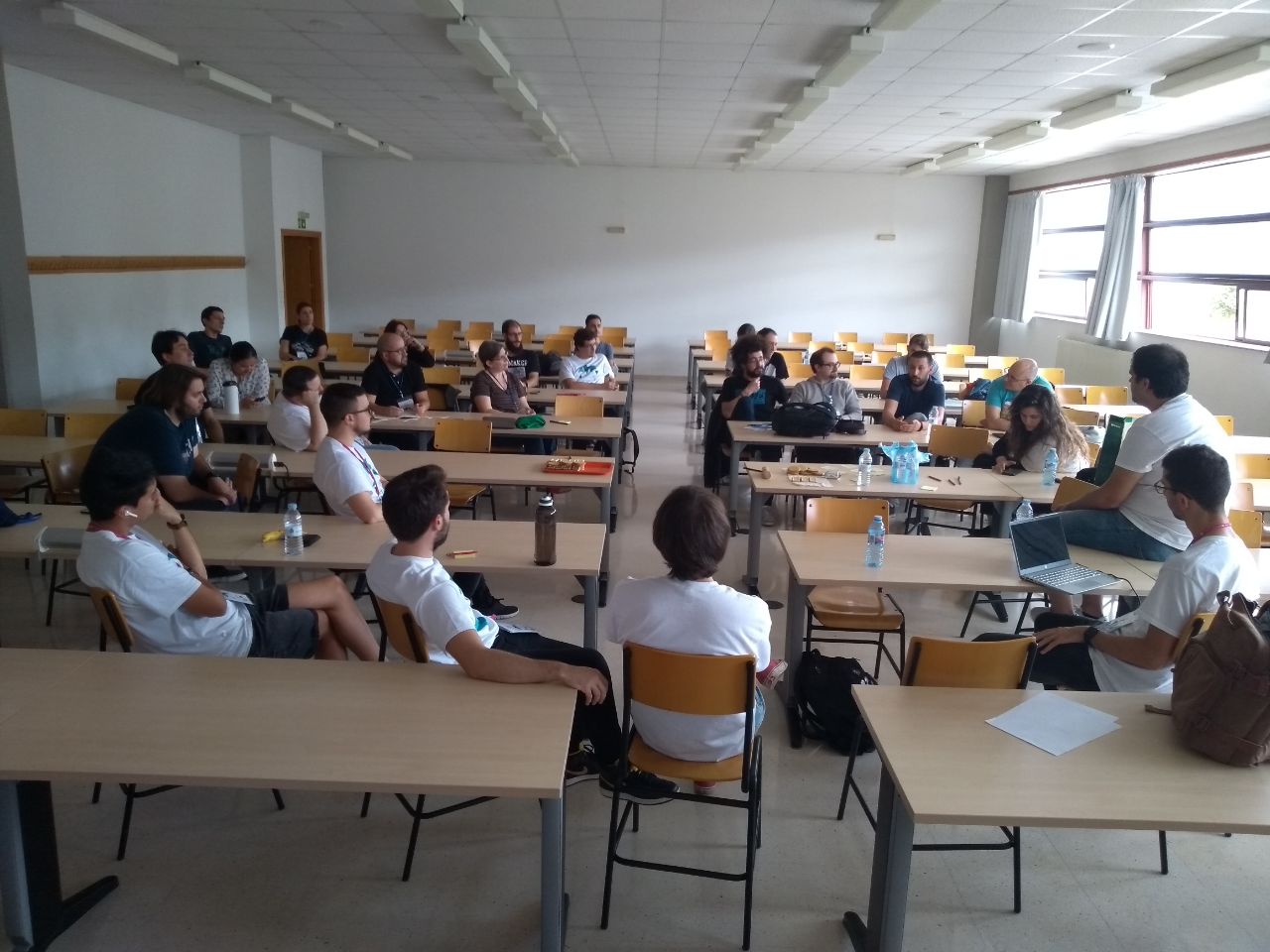 Conversación en un aula durante la edición de 2019