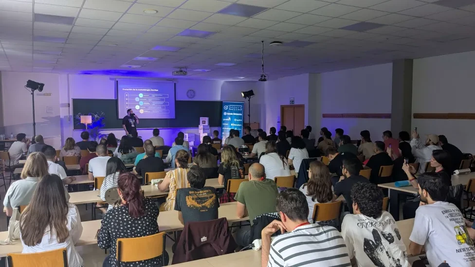 Asistentes durante una charla